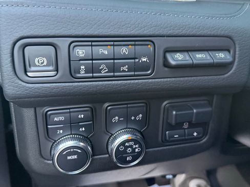 Used 2024 GMC Yukon XL Denali w/ Advanced Technology Package image 42