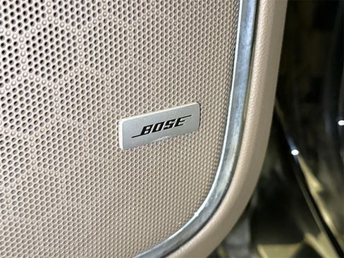 Used 2018 Chevrolet Suburban Premier image 25