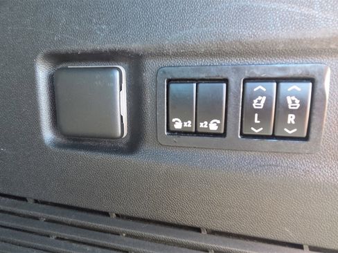 Used 2021 GMC Yukon XL AT4 w/ AT4 Premium Package image 20