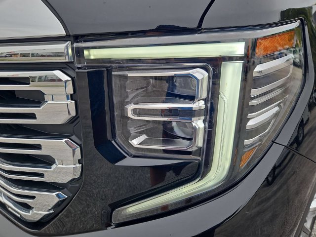 Used 2024 GMC Sierra 1500 Denali w/ Denali Reserve Package AWD/4WD image 10