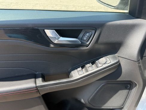 Used 2025 Ford Escape ST-Line Select AWD/4WD image 18