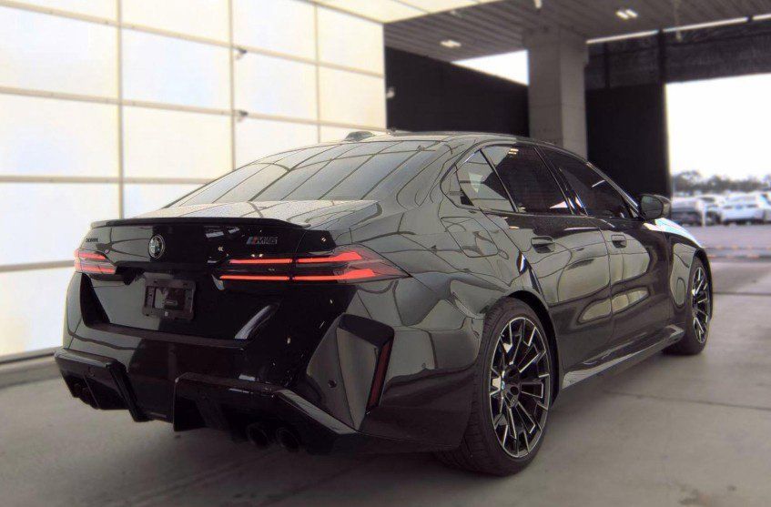 Used 2025 BMW M5 w/ Carbon Package AWD/4WD image 2