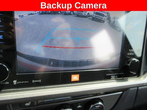 Used 2019 Toyota Tacoma TRD Sport AWD/4WD image 17