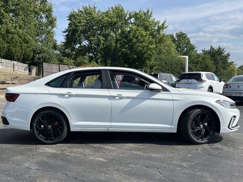 New 2026 Volkswagen Jetta SE FWD image 4