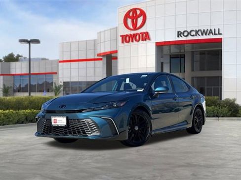 Certified 2025 Toyota Camry SE w/ Convenience Package image 1