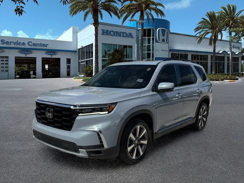Used 2024 Honda Pilot Touring image 4