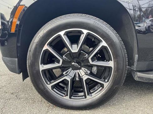 Used 2025 Chevrolet Suburban RST w/ Sun And Tow Package image 9