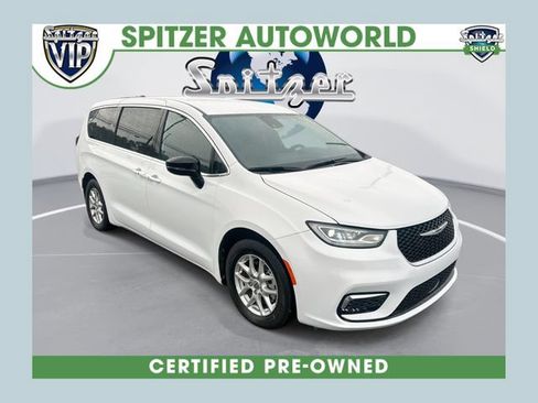 Used 2025 Chrysler Pacifica Select FWD image 1