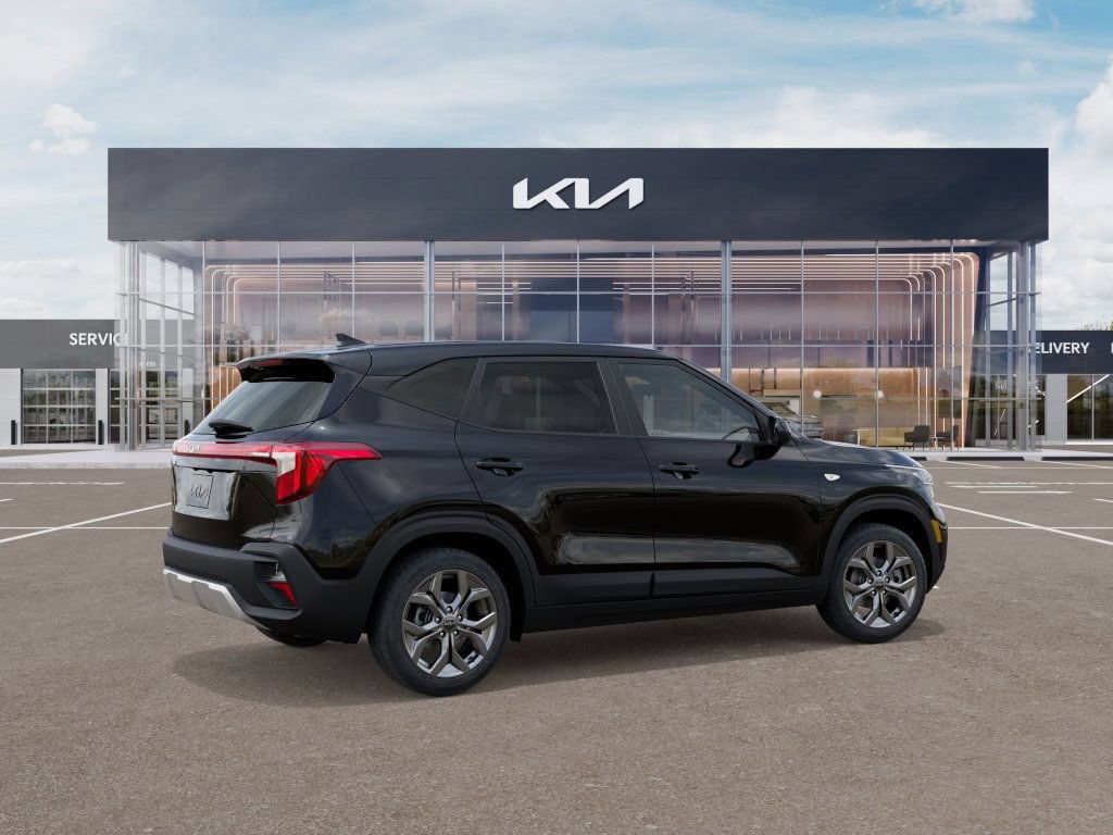 Certified 2026 Kia Seltos LX FWD image 4