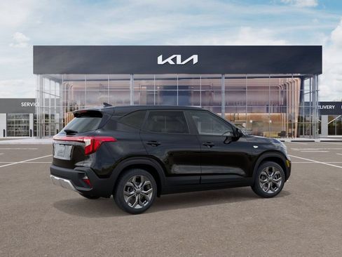 Certified 2026 Kia Seltos LX FWD image 4