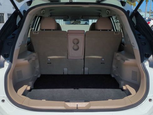 Used 2017 Nissan Rogue SV w/ SV Premium Package image 13