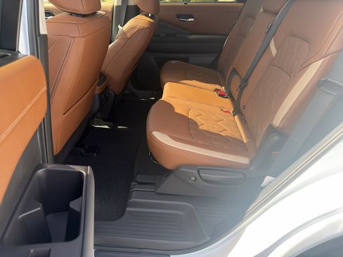 New 2026 Nissan Pathfinder Platinum image 31