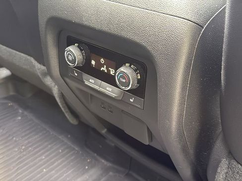 Used 2025 Chevrolet Traverse High Country FWD image 17