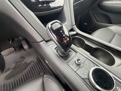 Used 2025 Cadillac XT6 Luxury image 16