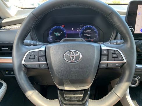 Used 2024 Toyota Grand Highlander AWD image 17