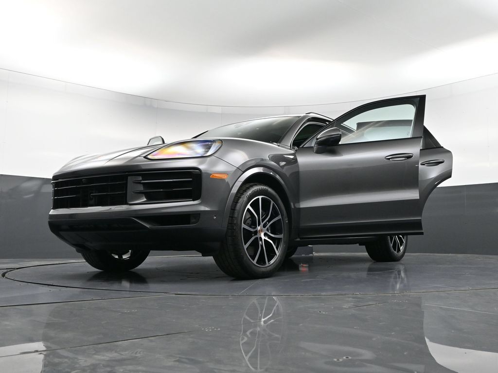 Certified 2026 Porsche Cayenne AWD/4WD image 38