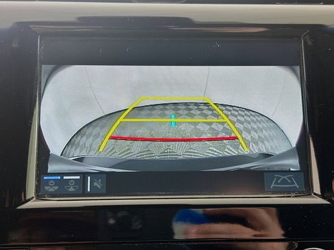 Used 2018 Toyota Camry SE w/ Convenience Package image 22