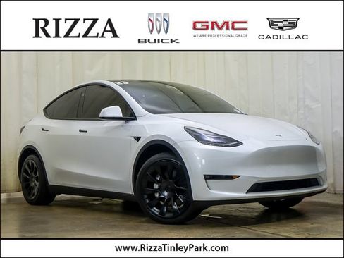 Used 2023 Tesla Model Y Long Range AWD/4WD image 1