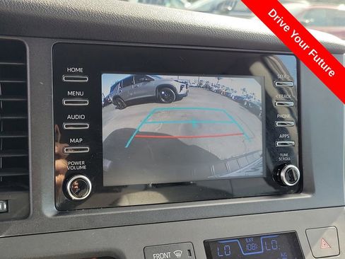 Used 2020 Toyota Sienna L w/ Carpet Mat Package FWD image 9
