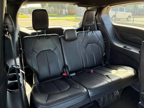 Used 2025 Chrysler Pacifica Select FWD image 25