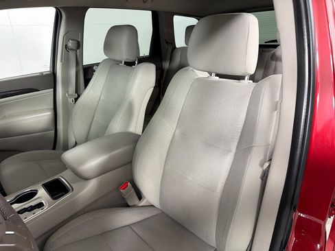 Used 2011 Jeep Grand Cherokee Laredo w/ Mopar Chrome Edition Group AWD/4WD image 11