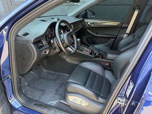 Certified 2025 Porsche Macan GTS AWD/4WD image 4