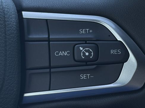 Used 2025 Jeep Compass Latitude w/ Convenience Group image 33