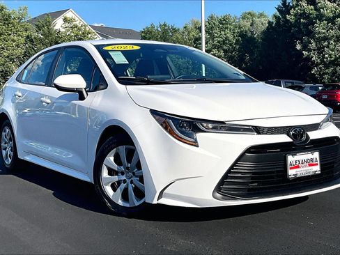 Used 2023 Toyota Corolla LE FWD image 2