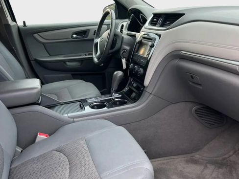 Used 2017 Chevrolet Traverse LT w/ Style and Technology Package FWD image 14