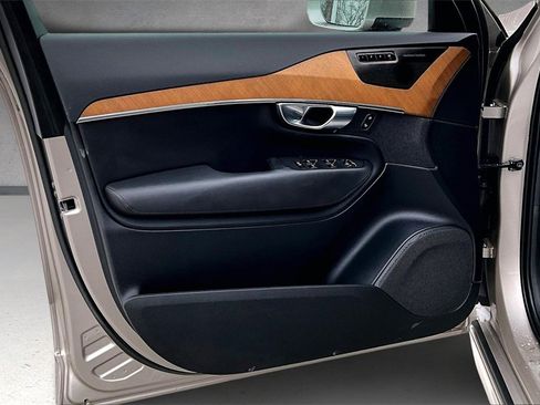 Used 2023 Volvo XC90 B6 Plus w/ Protection Package Premier image 20