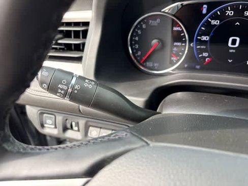 Used 2023 GMC Acadia SLT w/ Elevation Edition FWD image 17