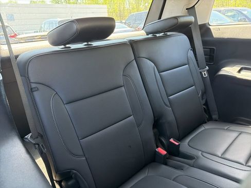 Used 2023 GMC Acadia SLT FWD image 13