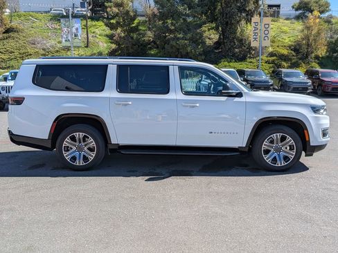 Certified 2024 Jeep Wagoneer L Series II image 6