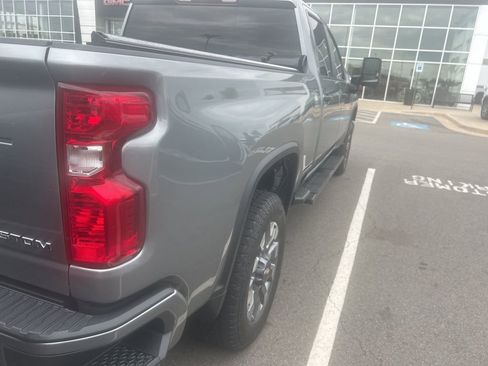 Used 2024 Chevrolet Silverado 2500 Custom w/ Custom Value Package image 4