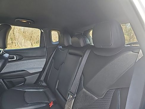 Certified 2025 Jeep Compass Latitude image 13