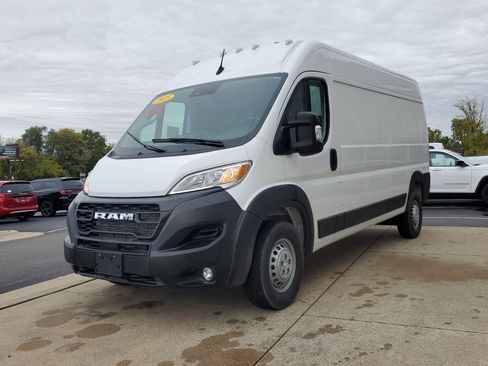 Used 2025 RAM ProMaster 2500 w/ Convenience Group image 2
