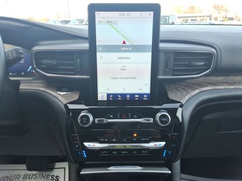 Used 2022 Ford Explorer Platinum w/ Equipment Group 601A image 16