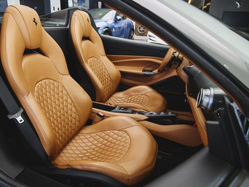 Used 2022 Ferrari F8 Tributo image 39