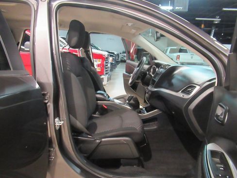Used 2019 Dodge Journey SE image 14