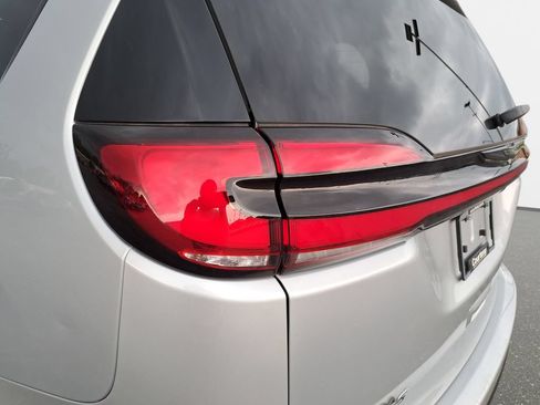 Certified 2023 Chrysler Pacifica Touring-L w/ Uconnect Theater Family Group AWD/4WD image 32