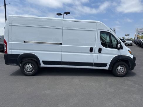Used 2024 RAM ProMaster 2500 w/ Convenience Group FWD image 6