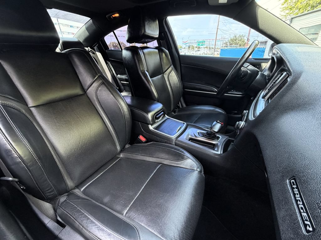 Used 2019 Dodge Charger SXT w/ Leather Interior Group RWD image 13
