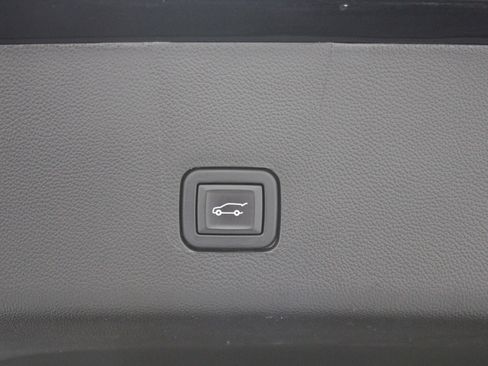Used 2021 Chevrolet Traverse LT FWD image 21