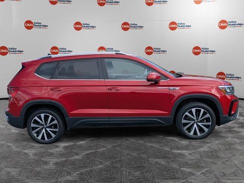Certified 2023 Volkswagen Taos SE image 4