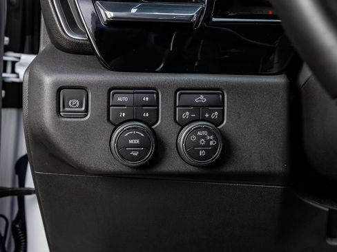 Used 2024 Chevrolet Silverado 1500 LT Trail Boss w/ Convenience Package II AWD/4WD image 21