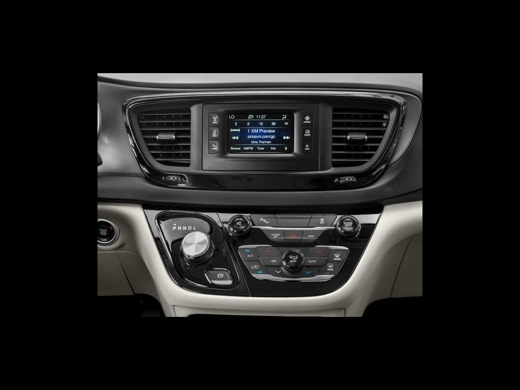 Used 2018 Chrysler Pacifica Limited FWD image 51