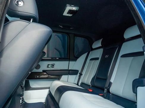 Used 2021 Rolls-Royce Cullinan Black Badge image 41