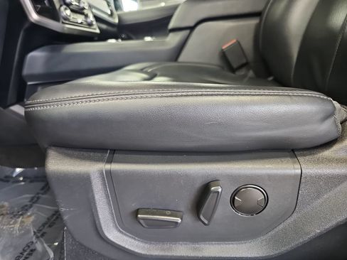 Used 2024 Ford Expedition XLT AWD/4WD image 29