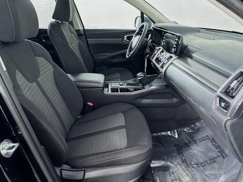 Used 2023 Kia Sorento LX image 29