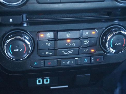 Used 2018 Ford F150 Lariat image 38